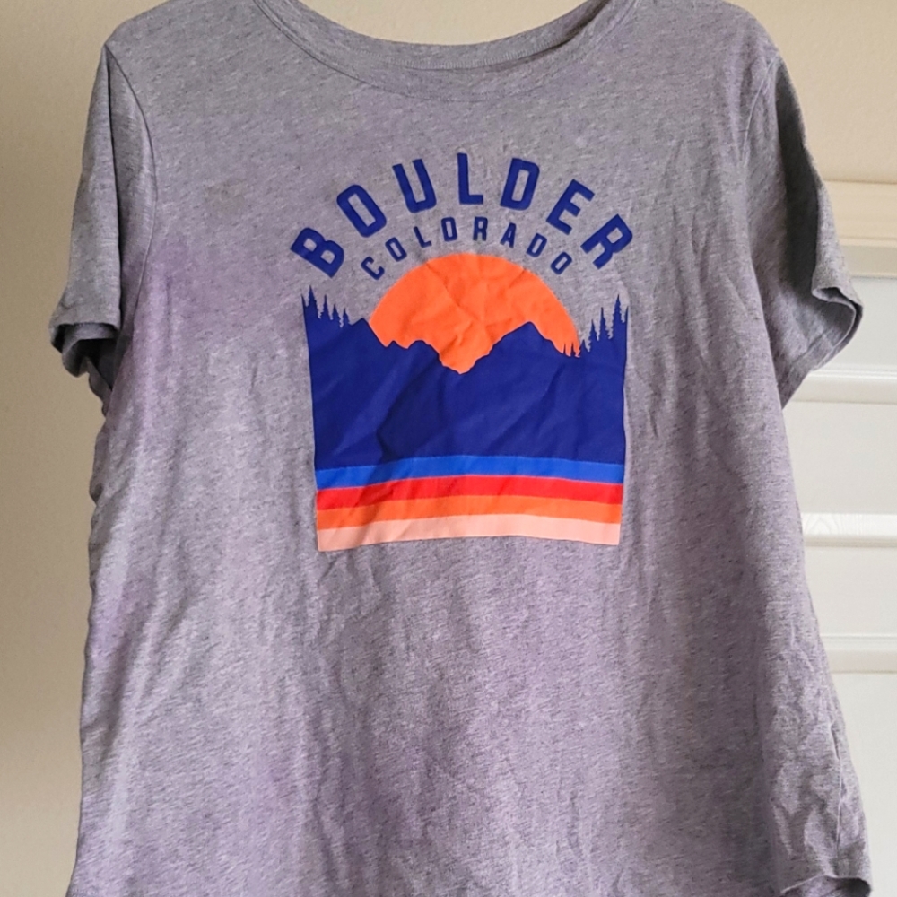 Travel Tee! Boulder Colorado, NWOT